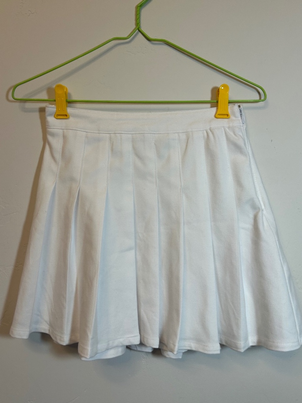 Hollister White Ultra High Waisted Pleated Mini Skirt (S)